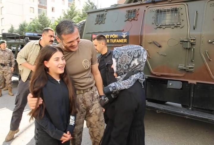 Emniyet Müdürü, şehit çocuğunu okuldan özel harekat aracıyla alıp evine bıraktı