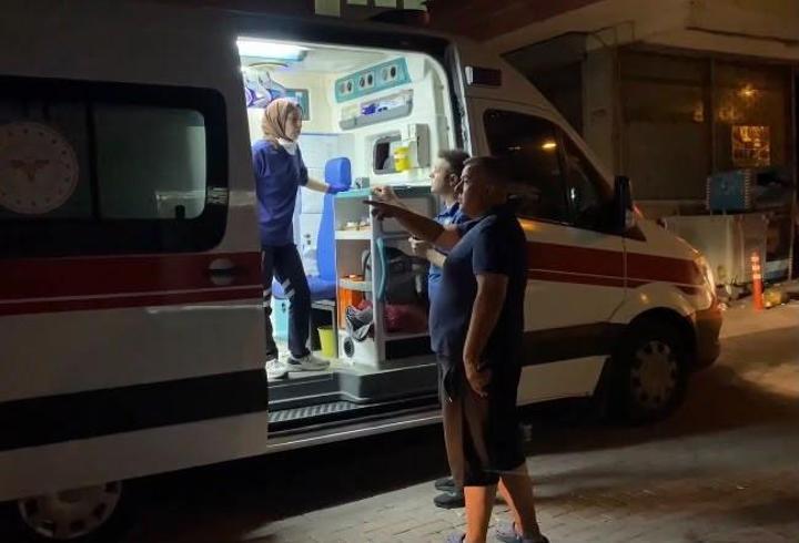 Zeytinburnu'nda 5 katlı binada yangın: 5 kişi dumandan etkilendi