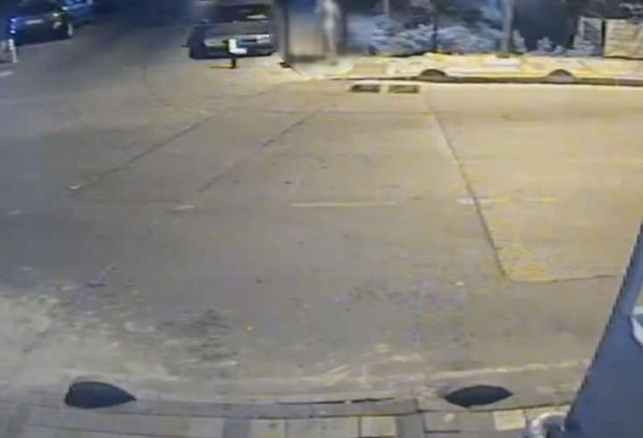 Bağcılar'da sokakta çıplak dolaşan kişi gözaltına alındı