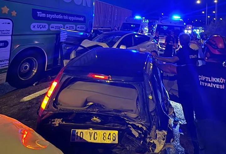İstanbul-İzmir Otoyolu'nda zincirleme kaza! 11 kişi yaralandı