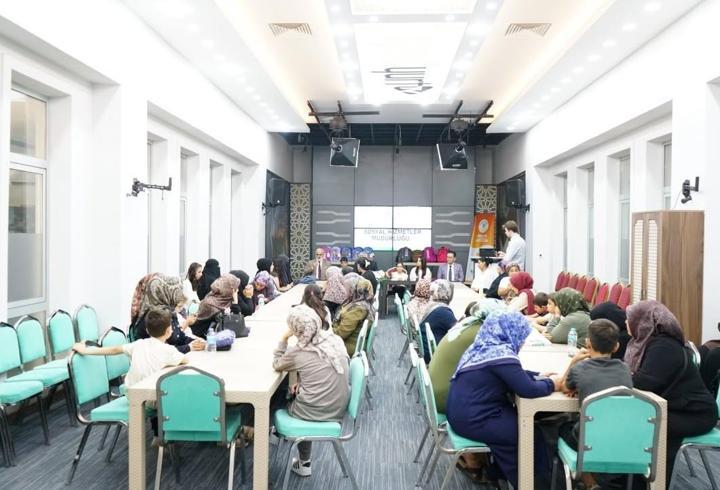 Malatya'da ihyitaç sahibi öğrencilere kırtasiye desteği verildi