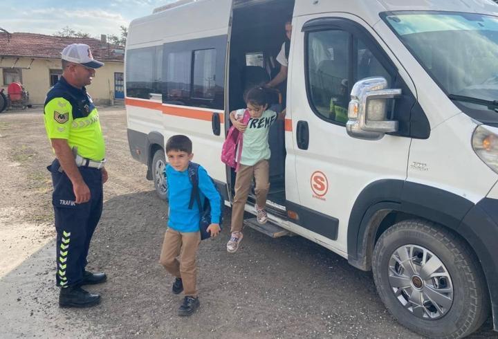 Eskişehir’de jandarma ekiplerince okul çevrelerinde denetim yapıldı