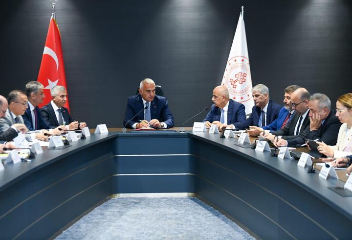 Bakan Ersoy Kahramanmaraş’ta valiler, belediye başkanları ve milletvekillerinin taleplerini dinledi