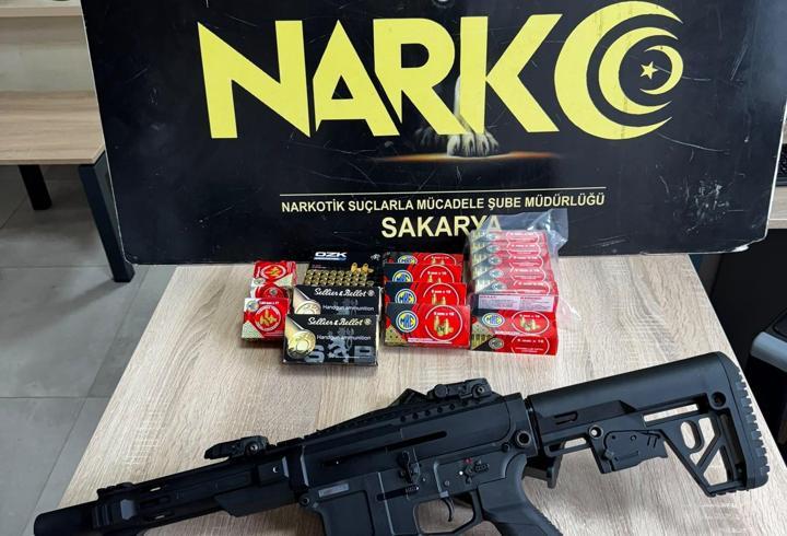 Sakarya'da "Sokaklar Güvende" operasyonunda 3 zanlı yakalandı