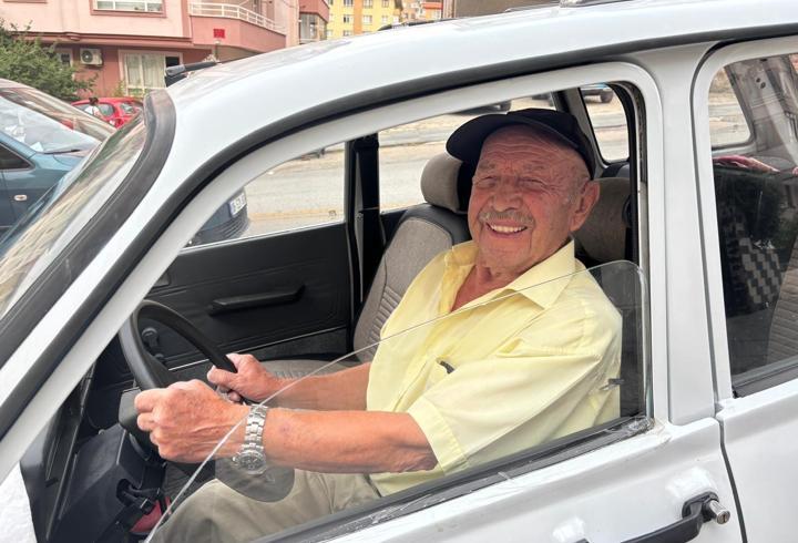Hayalini kurduğu eski otomobile 81 yaşında kavuştu