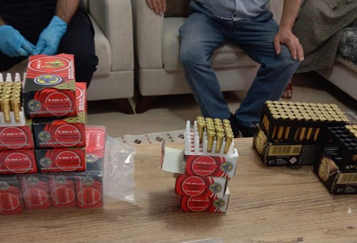 Sakarya'da 3 şüphelinin evinden ruhsatsız tüfek ve 747 fişek çıktı