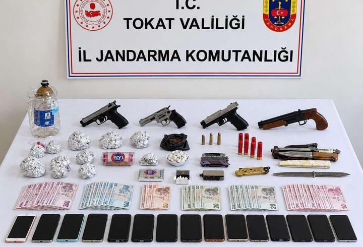 Tokat’ta uyuşturucu operasyonu: 20 kişi gözaltına alındı