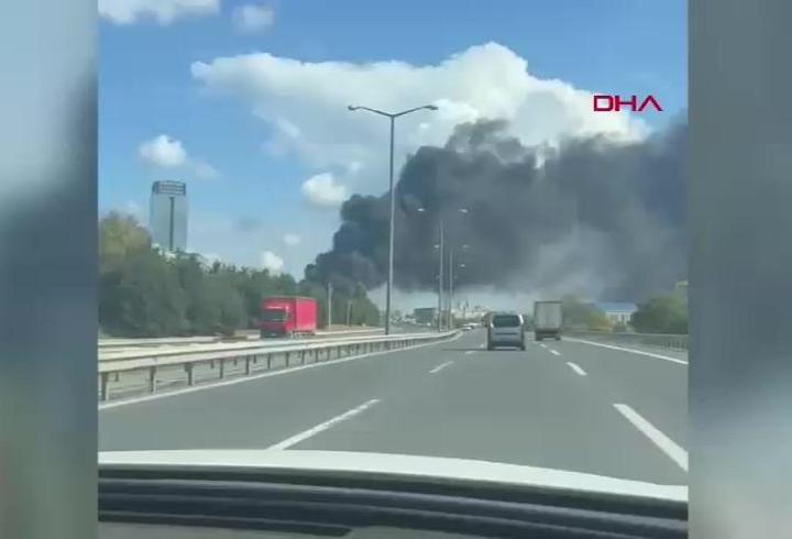 SON DAKİKA I İstanbul'da TEM Otoyolu'nda TIR yangını! Edirne istikameti trafiğe kapatıldı...