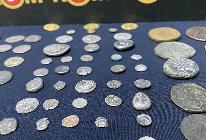 Beykoz’da tarihi eser operasyonu: 402 adet sikke ve obje ele geçirildi