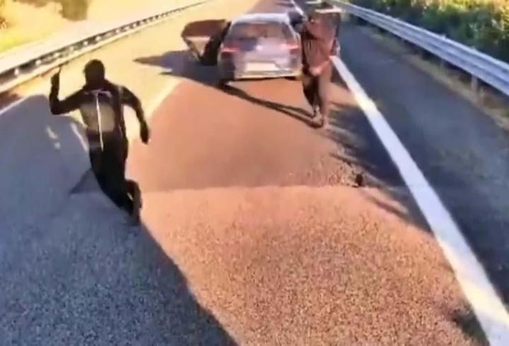 İTALYA'DA TÜRK TIR'INA BASKIN! Silahlı saldırganlar şoförü darbetti
