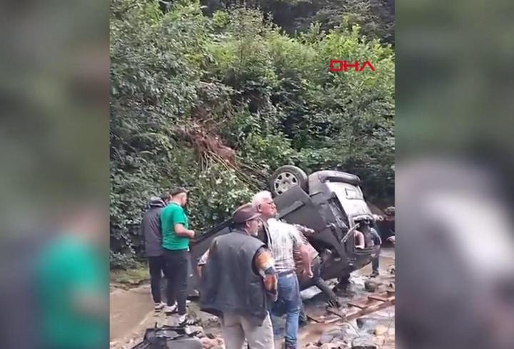 Trabzon Şalpazarı'nda araç dereye yuvarlandı: 3'ü ağır 5 yaralı