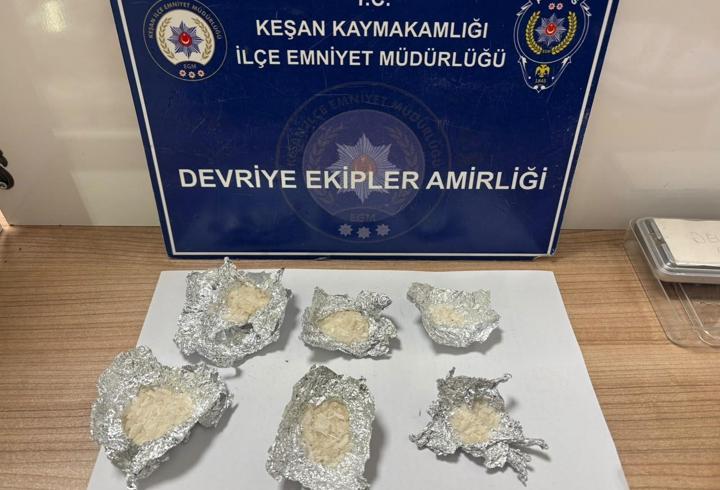Edirne’de uyuşturucuyla yakalanan 2 şüpheliye gözaltı