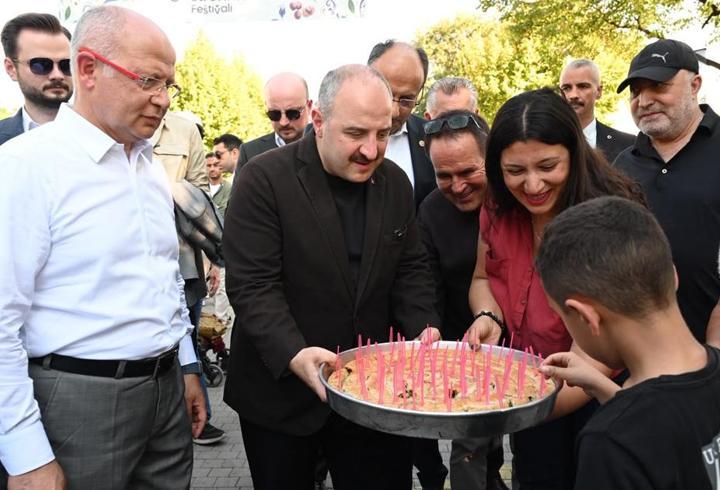 Mustafa Varank'tan Özgür Özel'e börekli cevap