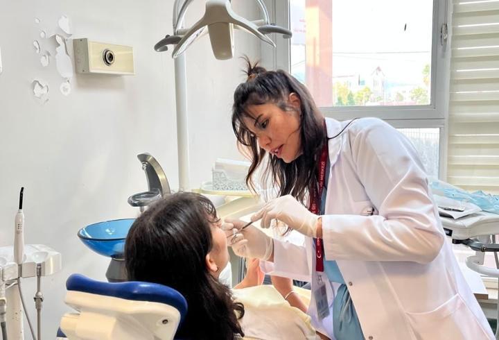 Osmaniye’de koruma altındaki çocuklara ağız ve diş sağlığı kontrolü