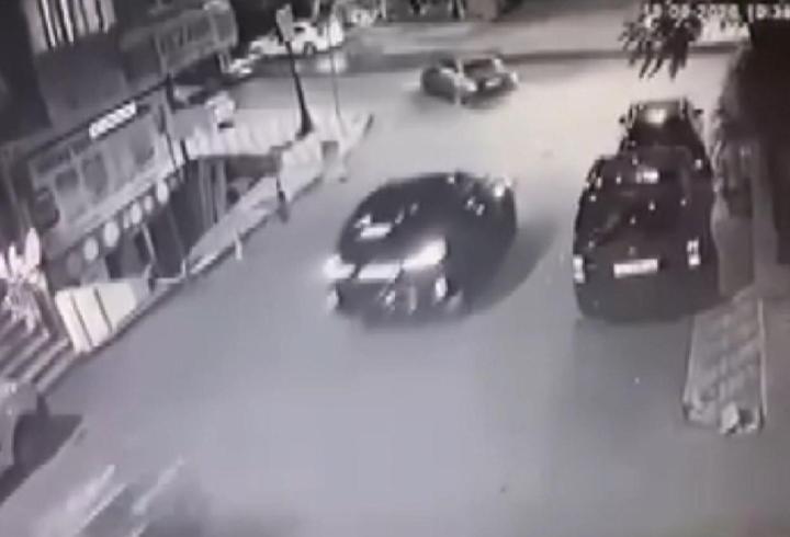 Üsküdar’da motokuryenin ağır yaralandığı kaza kamerada