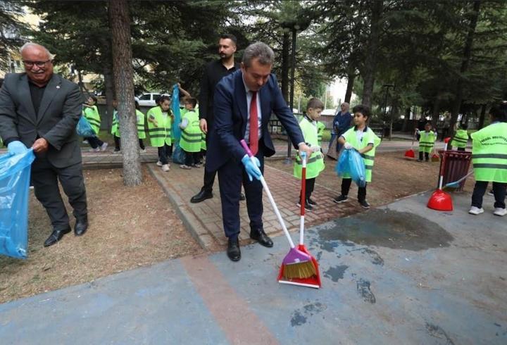 İnegöl’de Dünya Temizlik Günü için temizlik seferberliği başlatıldı