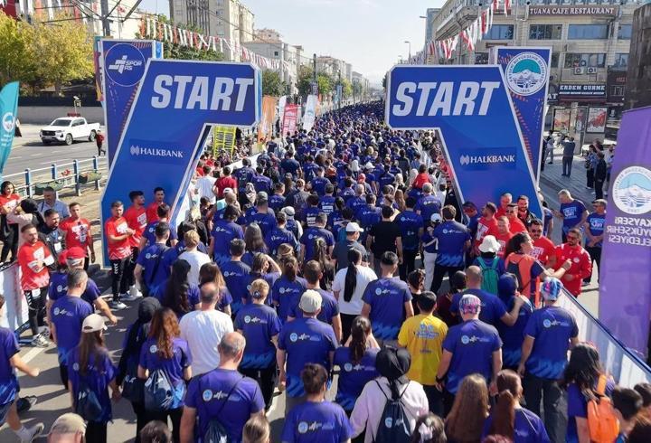 6’ncı Uluslararası Kayseri Yarı Maratonu, 10 bin kişinin katılımıyla koşuldu