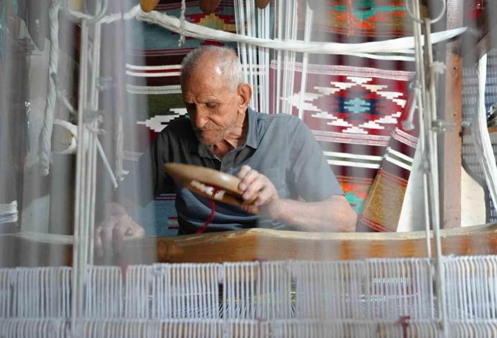 3 metrekarelik dükkanından dünyaya açılıyor