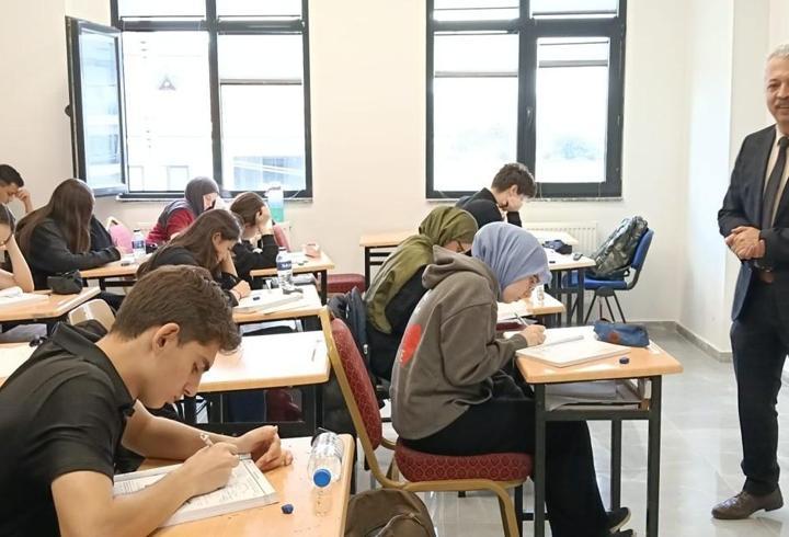 Yenişehir Halk Eğitim Merkezi, öğrencileri YKS’ye hazırlıyor