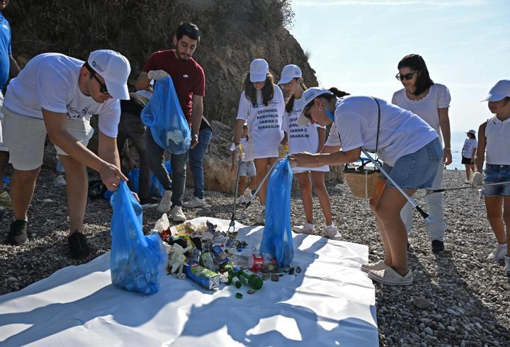 Büyükşehir’den ‘Kıyı Temizliği Günü’nde sahil temizliği