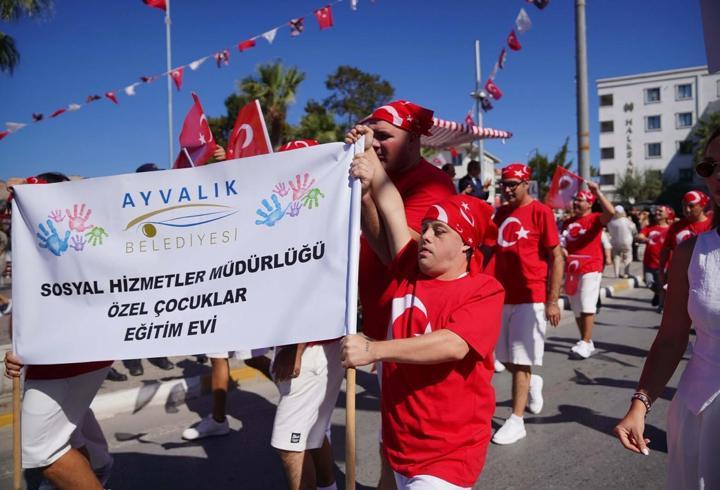 Ayvalık'ta 34'üncü Ayvalık Engelliler Kültür, Sanat ve Spor Şenlikleri başladı