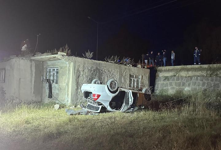 Şarampole devrilen otomobilin sürücüsü yaralandı