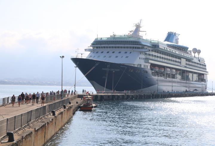 İngiliz turistler kruvaziyerle geldi