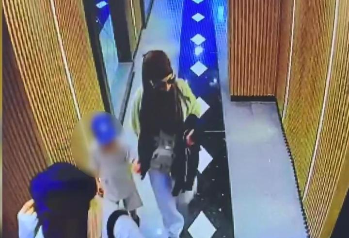 Avcılar'da hırsızlık için binaya giren 3 kadın şüpheli kamerada