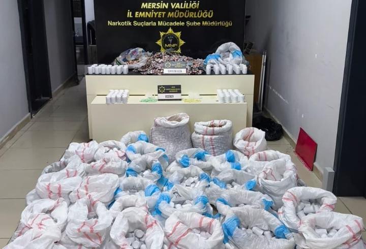 Minibüsten çıkan binlerce hapa 2 tutuklama