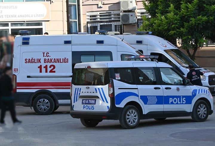 Manisa'daki okul önü saldırısında yaralanan öğrencilerin son durumu nasıl? Valilik'ten açıklama var