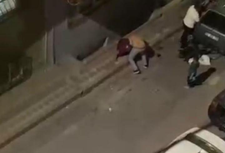 Sultangazi’de akrabaların sokağa taşan kavgasında kadın yumruklarla darbedildi