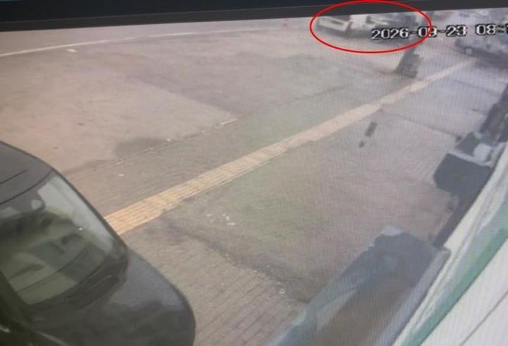 Hafif ticari aracın çarptığı elektrikli bisiklet sürücüsü öldü