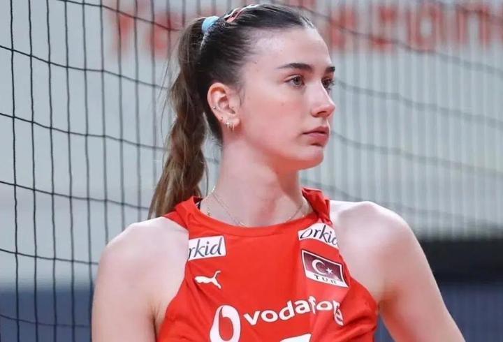 DİLAY ÖZDEMİR KİMDİR, KAÇ YAŞINDA, NERELİ? Voleybolcu Dilay Özdemir Hangi Takımlarda Forma Giydi? Filenin Sultanları'nın Genç Yıldızı