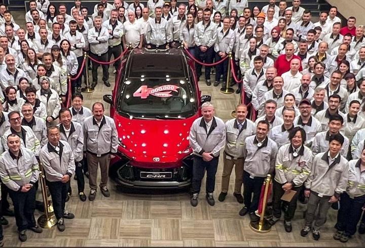 Toyota Türkiye 4 milyonuncu aracını banttan indirdi