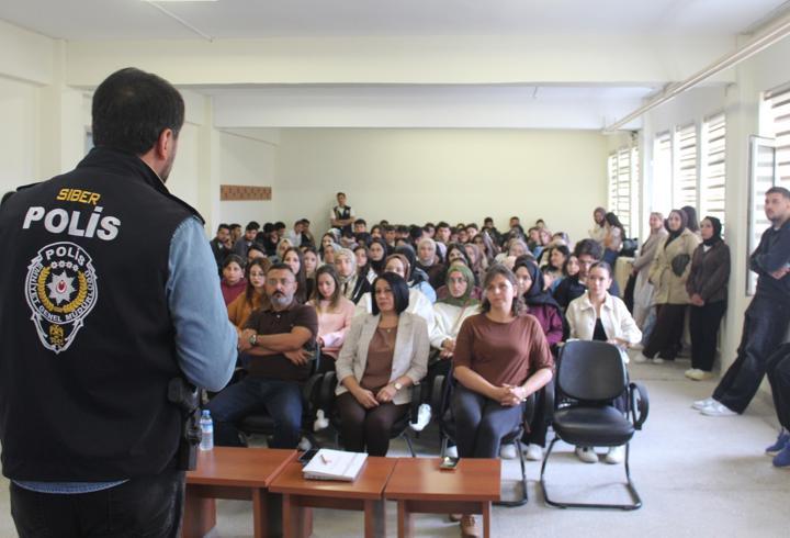 Şarkışla’da öğrencilere 'sanal bahis' semineri