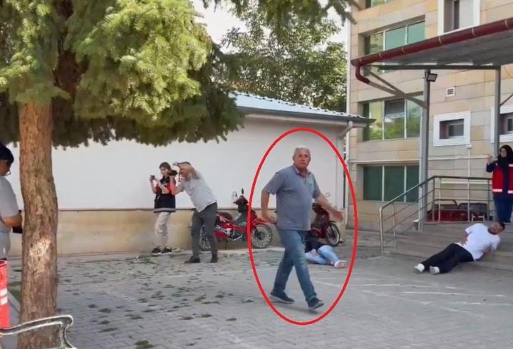 Mahalle muhtarı hastane önündeki tatbikatı gerçek sandı; o anlar görüntülendi