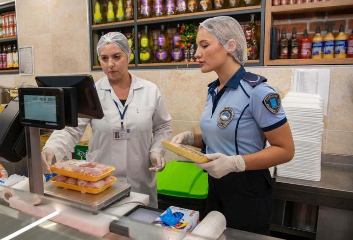 Kuşadası'nda zincir marketlere sıkı denetim