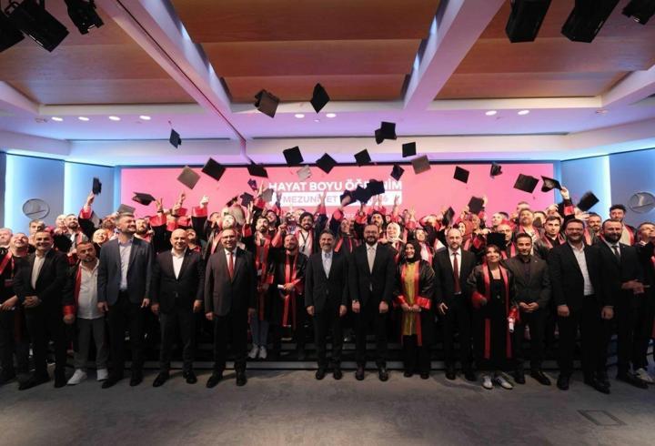 THY’de mezuniyet kutlaması