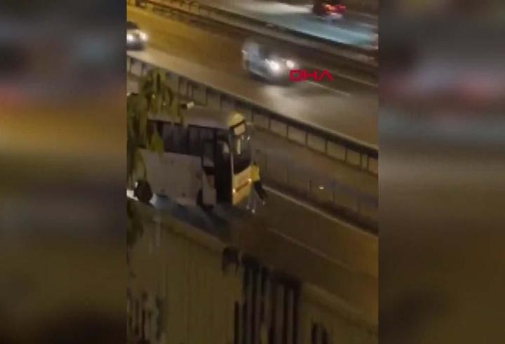 Görüntülerin adresi Sultangazi: Kadın polis arızalanan midibüsü böyle itti!