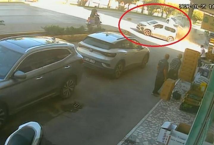 Alanya’da otomobil yayaya ve otobüs durağına çarptı: 3 yaralı