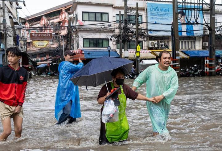 Tayland'ın başkentini sel vurdu