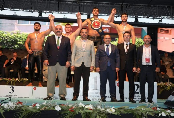 Büyükşehir güreşçisinden Cumhurbaşkanlığı Kupası’nda üçüncülük başarısı