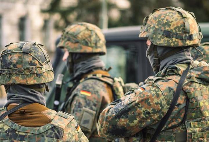 Almanya’da gençleri sokağa döken karar: Zorunlu askerlik geri mi dönüyor?