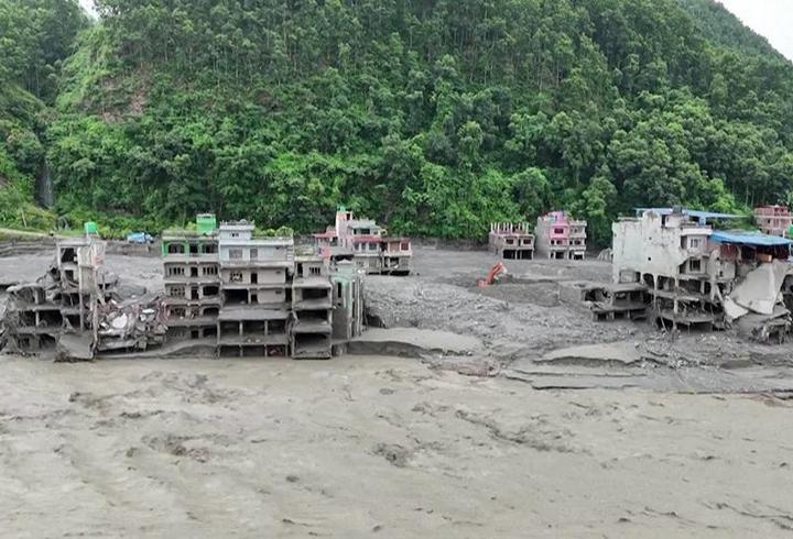 Güney Asya'da muson felaketi: Hindistan ve Nepal'de en az 85 can kaybı yaşandı