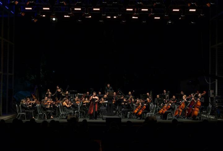 İzmir Oda Orkestrası yeni sezonu Zeytin Sahne'de açtı