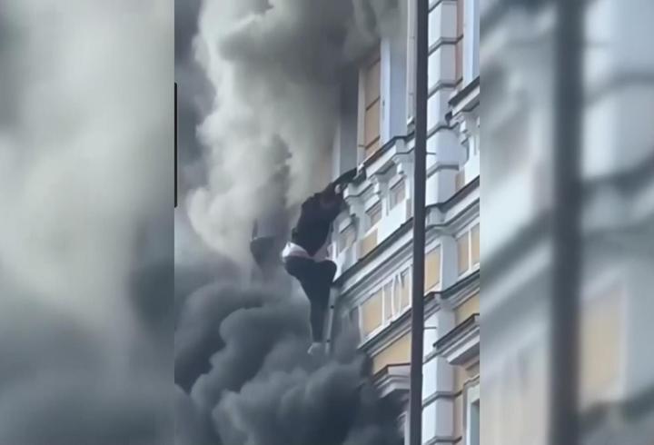 Rusya Kiev’i vurdu: Mahsur kalanlar pencerelerden kurtulmaya çalıştılar