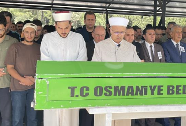 Saldırıda hayatını kaybeden öğretmen son yolculuğuna uğurlandı