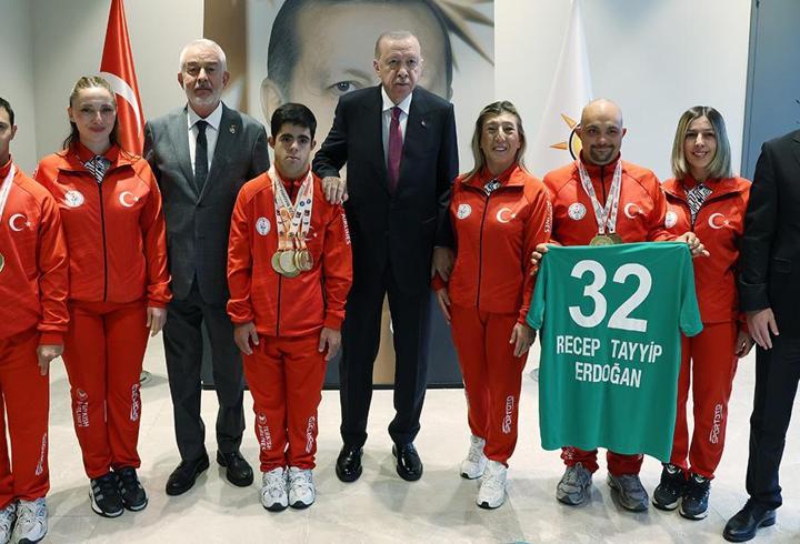 Erdoğan, Türkiye Özel Sporcular Spor Federasyonu temsilcileriyle buluştu