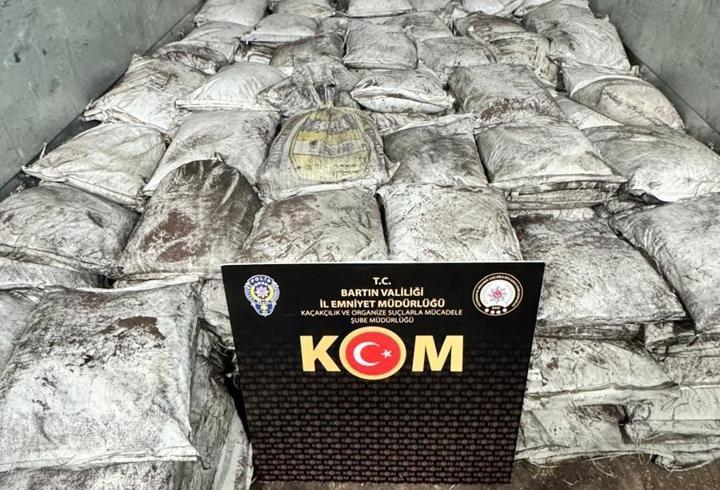 Bartın'da evin deposunda 8 ton titanyum ele geçirildi
