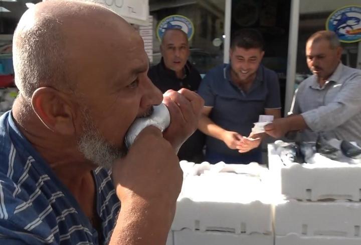 Balığın fiyatını duyurdu: Sevinçten çiğ çiğ yedi